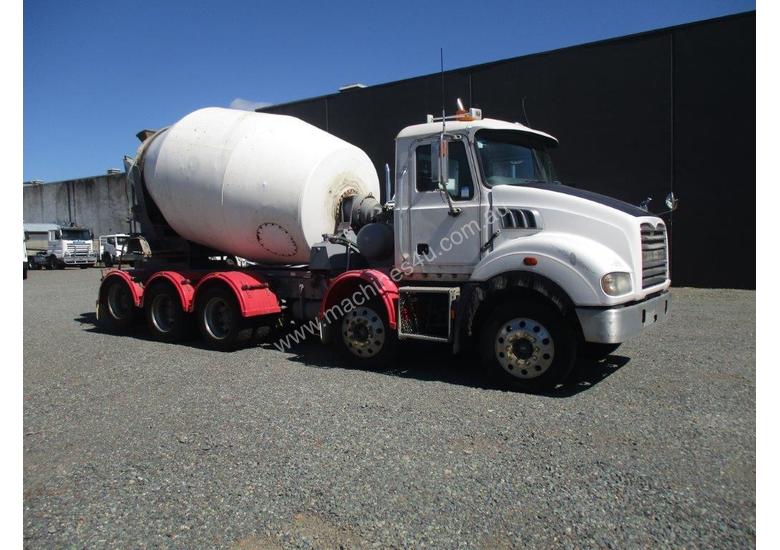 caption 2009 mack 10x4 agitator