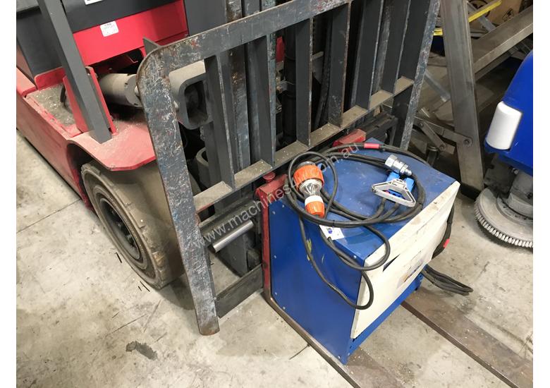 caption 1.8T 4 Wheel Battery Electric Forklift