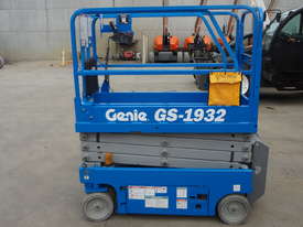 05/2014 Genie 1932 - Narrow electric scissor lift / 4 Years 3 Months of Compliance - picture0' - Click to enlarge