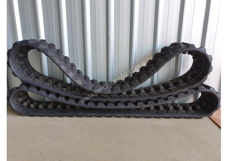 Rubber Track. Size 200 x 72K x 39