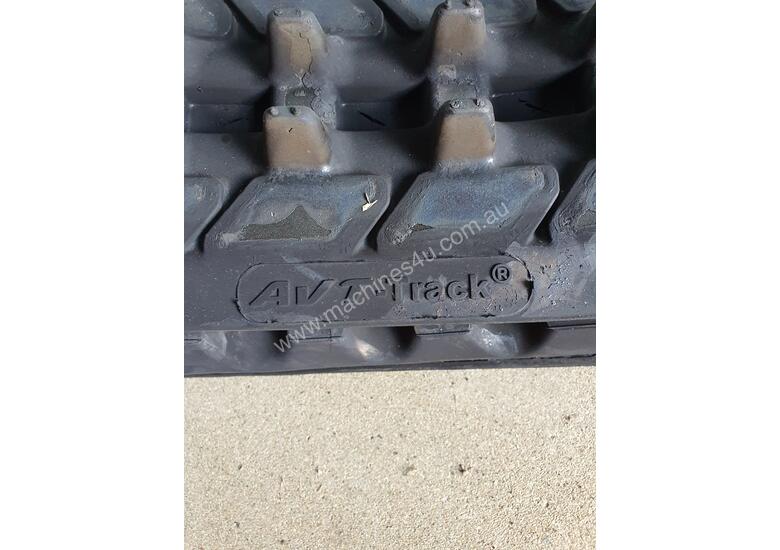 Rubber Track. Size 200 x 72K x 39