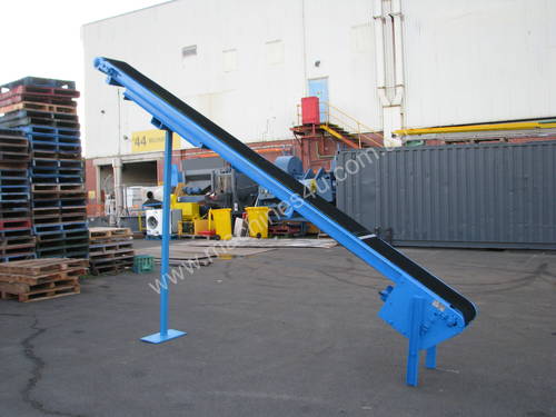 Large Incline Motorised Belt Conveyor - 4m long - FME