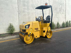 Caterpillar CB22 Vibrating Roller Roller/Compacting - picture0' - Click to enlarge