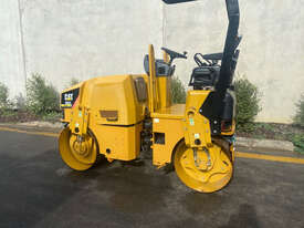 Caterpillar CB22 Vibrating Roller Roller/Compacting - picture2' - Click to enlarge