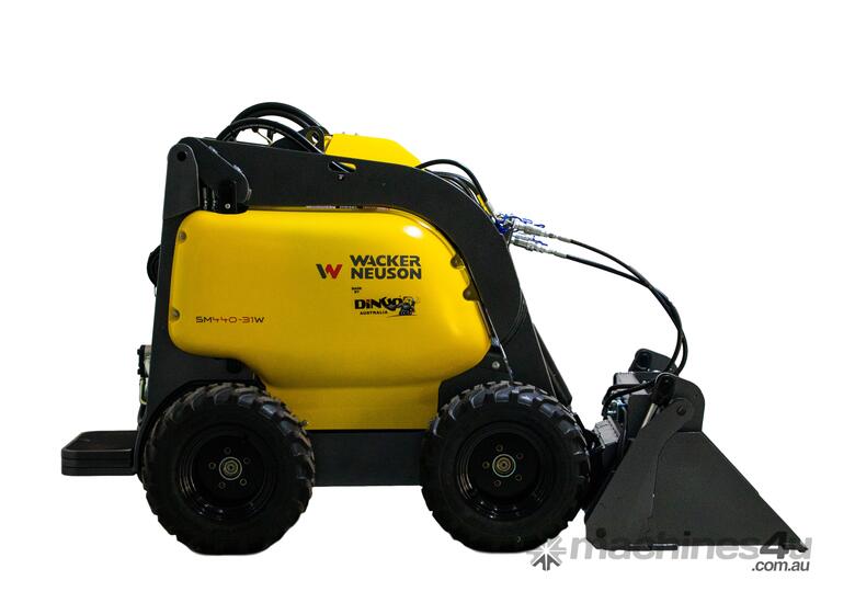 caption New Wacker Neuson Dingo Mini Loader SM440-31W Diesel, Inc 4-1 bucket