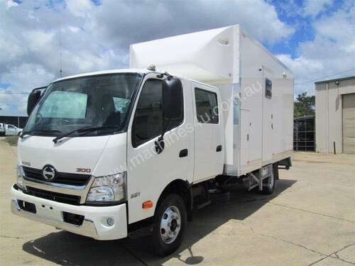 Buy Used 2014 Hino Hino 921- 300 Series Pantech Truck Trucks in ...