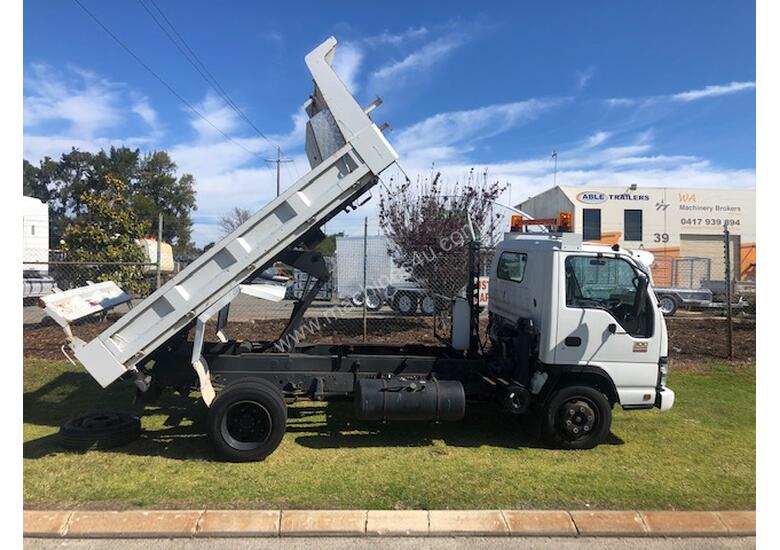 caption Truck Tipper Isuzu NPR300 2006 Ex-Council 1CGZ968 SN981