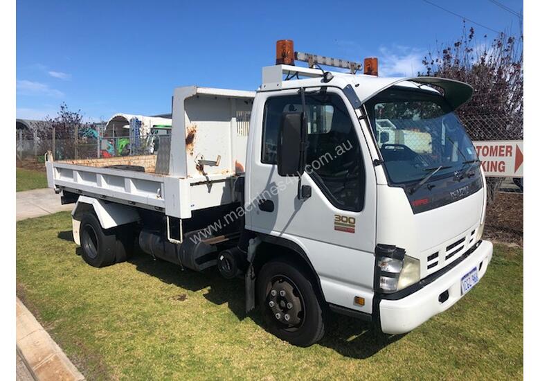 caption Truck Tipper Isuzu NPR300 2006 Ex-Council 1CGZ968 SN981