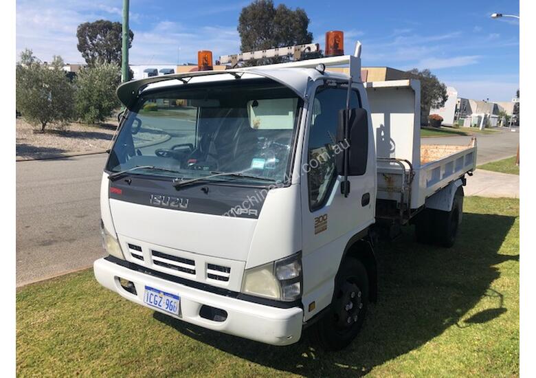 caption Truck Tipper Isuzu NPR300 2006 Ex-Council 1CGZ968 SN981