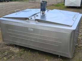 1,600lt STAINLESS STEEL TANK, MILK VAT - picture0' - Click to enlarge