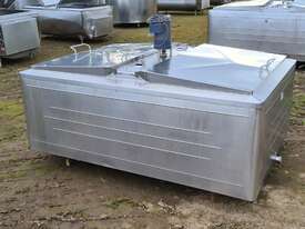 1,600lt STAINLESS STEEL TANK, MILK VAT - picture1' - Click to enlarge