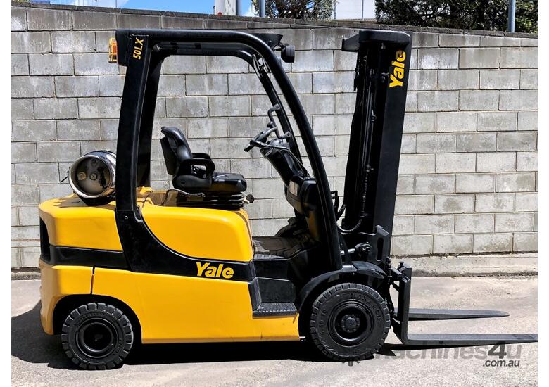 caption 2.5T Counterbalance Forklifts
