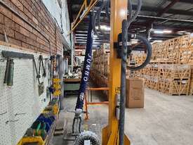 Vacuum Lifter, Capacity: 62kg - picture0' - Click to enlarge