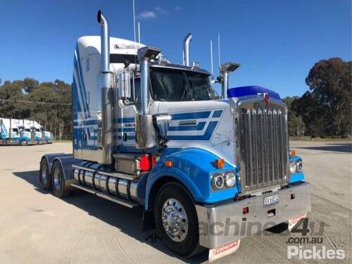 2011 Kenworth T909