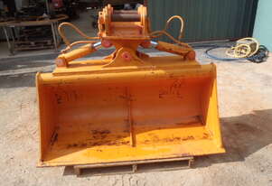 Tilt Bucket Rated 12 Ton 1730mm wide