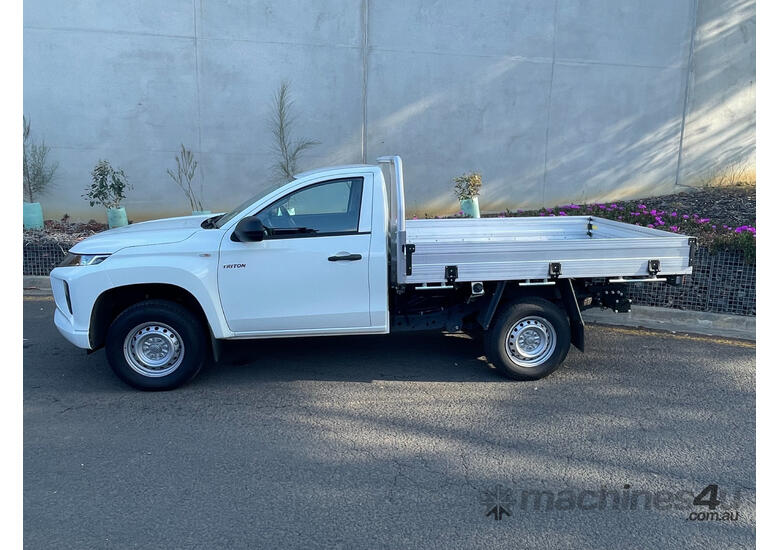 caption Mitsubishi Triton Utility Light Commercial