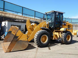 Caterpillar 938K Loader/Tool Carrier Loader - picture0' - Click to enlarge