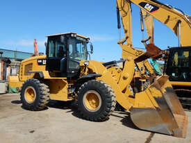 Caterpillar 938K Loader/Tool Carrier Loader - picture0' - Click to enlarge