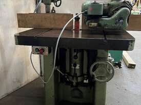 Wadkin EQ-150 spindle moulder with power feed, ex govt - picture1' - Click to enlarge