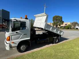 Truck Tipper Hino FC 6 tonne 2004 3.6m tray A64061 SN1425 - picture0' - Click to enlarge