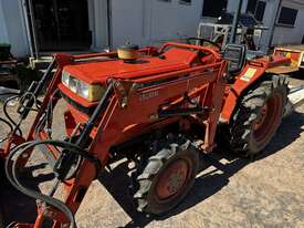 Kubota L1-245DT 24hp Tractor with 4in1 loader and slasher - picture0' - Click to enlarge