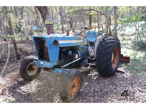 FORD 4000 TRACTOR WITH MASSEY FERGUSON 3 POINT LINK GRADER