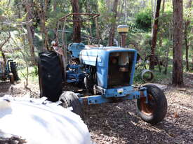 FORD 4000 TRACTOR WITH MASSEY FERGUSON 3 POINT LINK GRADER - picture1' - Click to enlarge