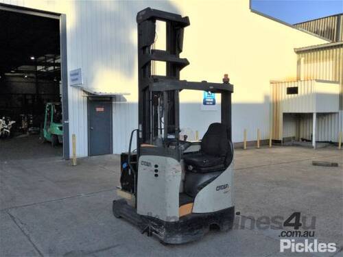 Crown Electric Pallet Forklift