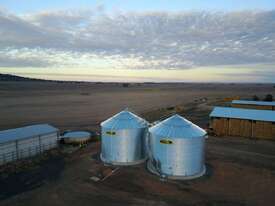 Farm Flat Bottom Grain Silos - picture0' - Click to enlarge