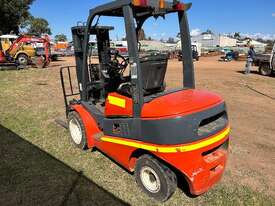 CLARK C30D FORKLIFT - picture2' - Click to enlarge