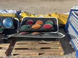 Pallet of 3 x Lights - picture0' - Click to enlarge