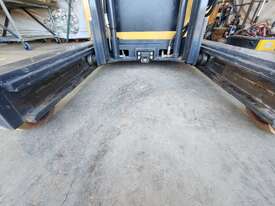 Cat 20 reach truck  - picture2' - Click to enlarge