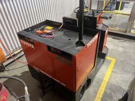 Electric Tow Tug, newly reconditioned.  4,000KG Towing Capacity - picture1' - Click to enlarge