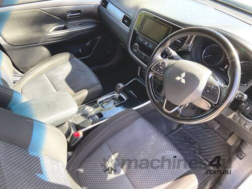2016 Mitsubishi Outlander LS AWD Petrol 7 Seat (ex Novated Lease Vehicle)