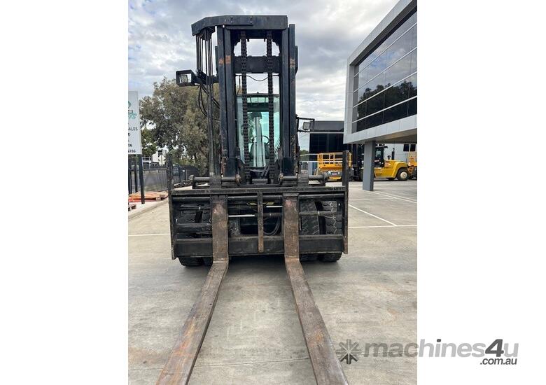 caption Hyster H16XM 16-Ton Forklift – Heavy-Duty Lifting for Tough Applications!