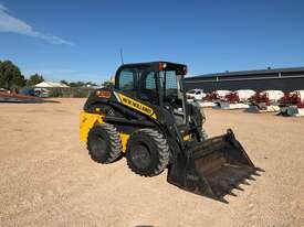 2018 New Holland L218 Skid Steer - picture0' - Click to enlarge