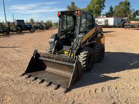 2018 New Holland L218 Skid Steer - picture1' - Click to enlarge
