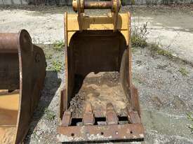 CAT Excavator Bucket - picture2' - Click to enlarge