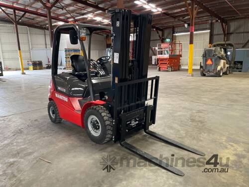2022 Manitou MI25D 3 Stage Container Mast
