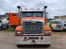 Mack Trident - picture0' - Click to enlarge