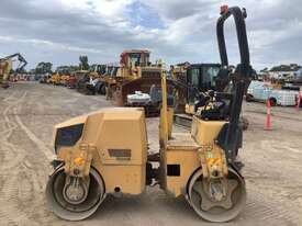 2008 Caterpillar CB24 Roller - picture2' - Click to enlarge