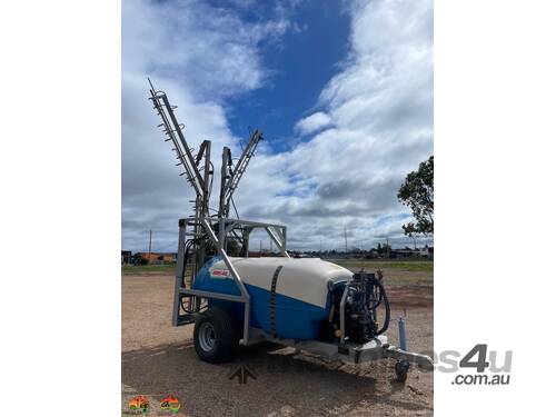 caption (1327) Twin pumps IDS 2000 200 LMP (Griffith, )