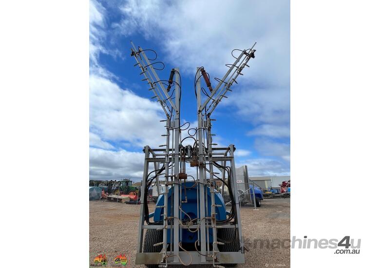 caption (1327) Twin pumps IDS 2000 200 LMP (Griffith, )