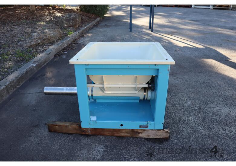 Volumetric Screw Dry Material Feeder - AccuRate 900 Series