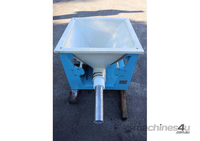 Volumetric Screw Dry Material Feeder - AccuRate 900 Series