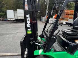 Larsa Forklift 2.5T  - picture0' - Click to enlarge