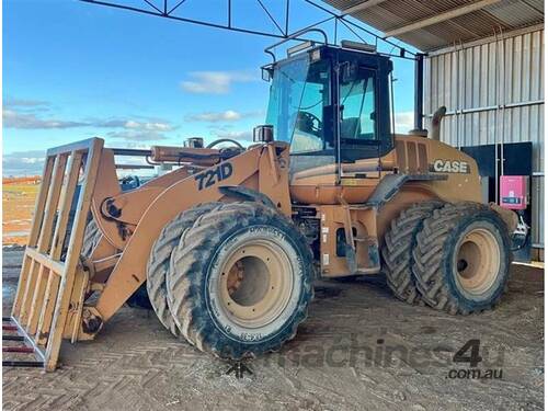 CASE IH 721D Loader 