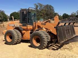 CASE IH 721D Loader  - picture1' - Click to enlarge