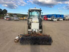 New Holland TD60D Tractor - picture0' - Click to enlarge