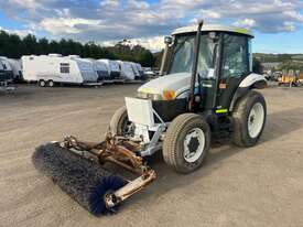 New Holland TD60D Tractor - picture1' - Click to enlarge